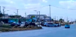 Accidente vial deja daños materiales en concurrida avenida