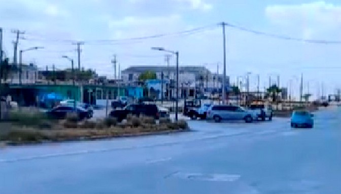 Accidente vial deja daños materiales en concurrida avenida