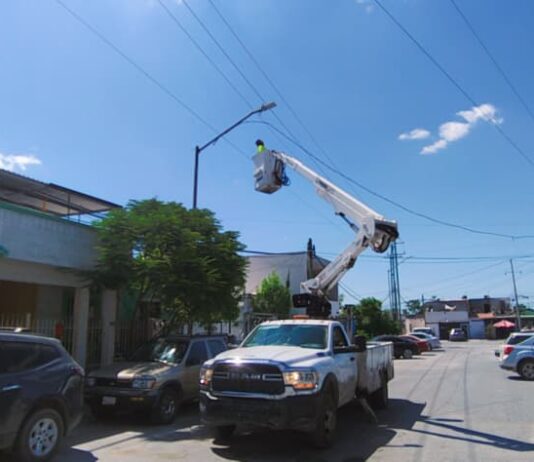 Atendió Servicios Públicos reporte ciudadano con instalación de alumbrado en colonia Puerta del Sol
