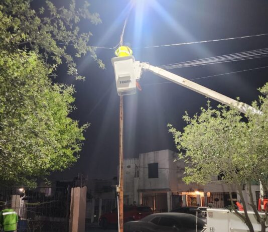 Iluminó Servicios Públicos plaza de Fuentes Lomas