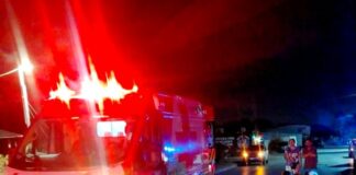 Unidad médica auxilia a victima tras haber sido atropellada