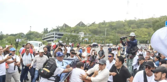 Acarreo, disputa por lugares VIP y enfrentamientos con la CNTE en visita de Sheinbaum a Oaxaca