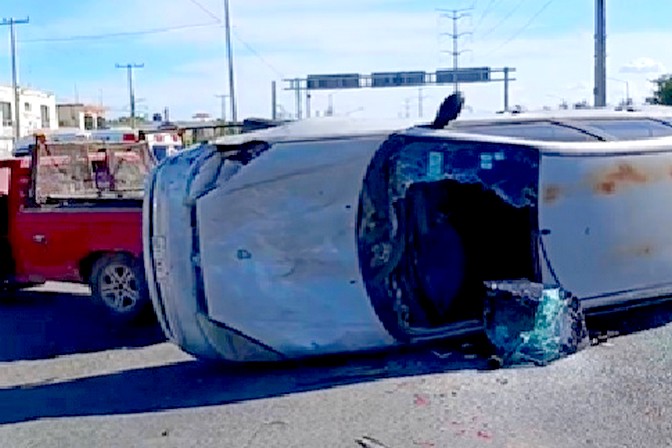 Accidente vial deja lesionados y daños en boulevard Oriente (3)