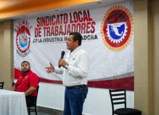 Mete Carlos De Anda presión a obras y escucha a obreros de Nuevo Laredo