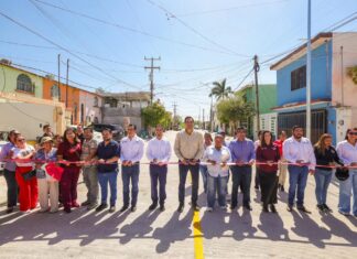 Inauguró Carlos Peña Ortiz pavimentación hidráulica de calle Industriales en Lomas del Villar