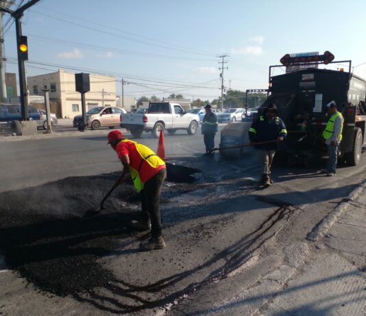 Imparable mejora de vialidades con labor de bacheo en Reynosa