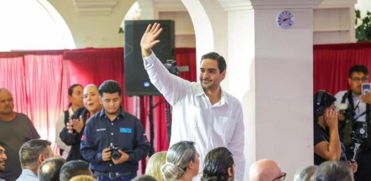 Asistió Alcalde Carlos Peña Ortiz a Segundo Informe de Gobierno de Camargo, Tamaulipas