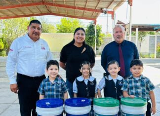 Pone Carlos De Anda ‘granito de arena’ por escuelas de Nuevo Laredo