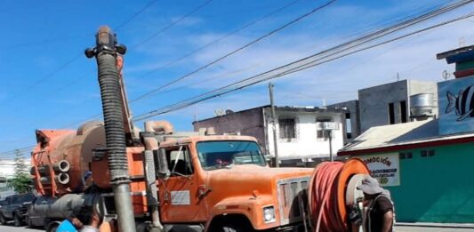 Da mantenimiento COMAPA a infraestructura pluvial en Fracc. Reynosa