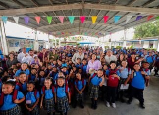 Entregó Carlos Peña Ortiz más de 500 mochilas con kits escolares en la primaria Iztaccíhuatl