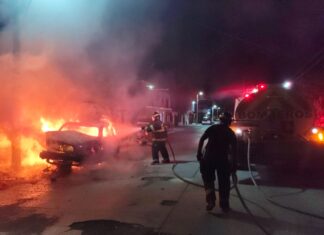 Sofocó PCyB incendio de vehículo en la colonia Benito Juárez
