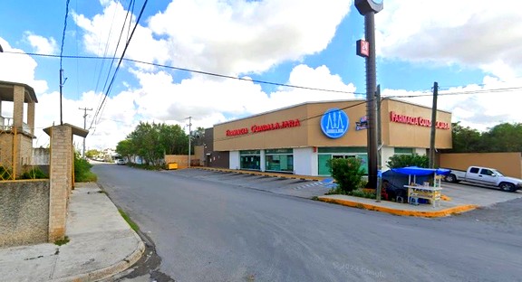 Ratero amaga a empleados de tienda para asaltar