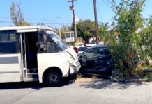 Se impactan unidades en la Longoria y dejan daños materiales