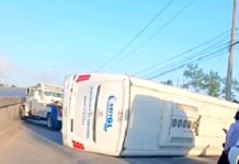 Vuelca unidad del transporte en carretera Río Bravo-Reynosa