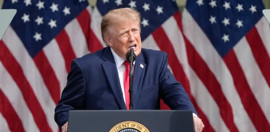 Revisión del T-MEC: Trump destaca ‘buena relación’ con México, pero acusa a Canadá de ‘estafar’ a EU
