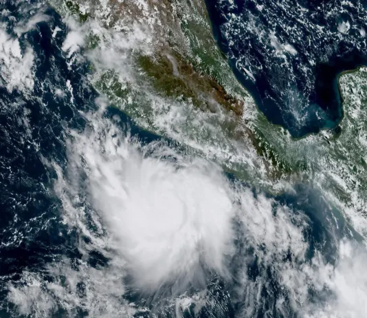 Huracán Polo vuelve a categoría 5; mantiene su fuerza frente a las costas del Pacífico mexicano