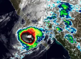 Huracán Polo toca tierra en BCS; autoridades alertan a la población a extremar precauciones