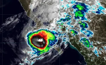 Huracán Polo toca tierra en BCS; autoridades alertan a la población a extremar precauciones