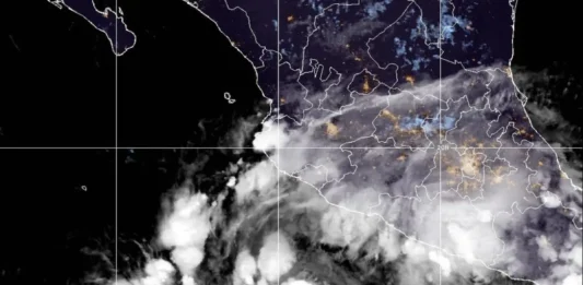 Huracán Simón podria ganar mucha más intensidad en su avance hacia la costa del Pacífico de México