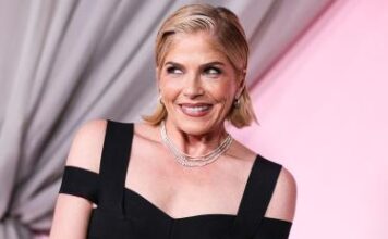 Arrestan a Selma Blair, actriz de “Legalmente rubia”, tras pegar y morder a tripulantes de un avión