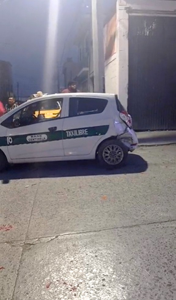 Accidente deja una persona lesionada y daños en la Obrera (3)