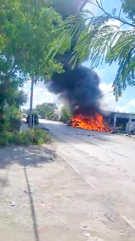 Bomberos sofocan incendio en predio que dejo daños materiales (3)