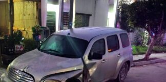 Chocan en concurrido boulevard y dejan daños materiales