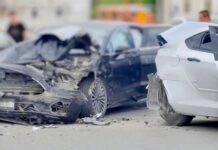 Choque de unidades deja lesionados y daños materiales