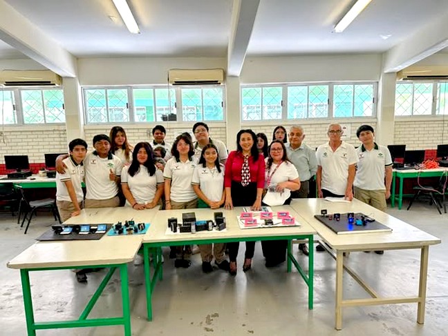 Exponen estudiantes del CONALEP