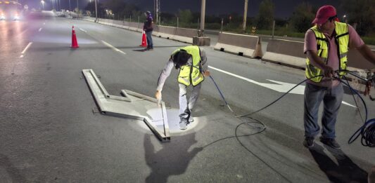 Pintó Servicios Públicos de Reynosa flechas viales en libramiento Monterrey-Matamoros