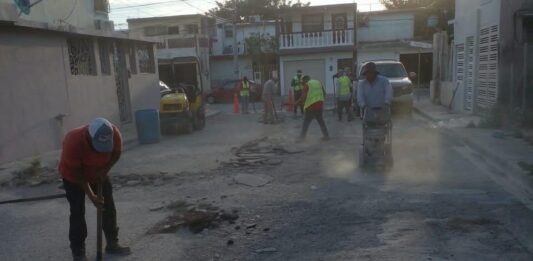 Realiza Servicios Públicos de Reynosa bacheo en calle Atenas de La Cañada