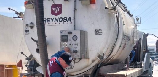Da mantenimiento COMAPA a red sanitaria en el sector Granjas