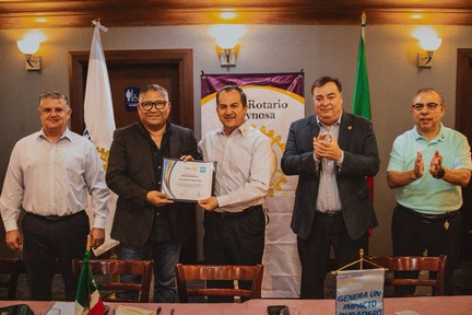 Presenta Arqui Eduardo López Arias proyectos