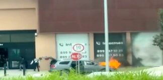 Se quema unidad y deja cuantiosos daños materiales