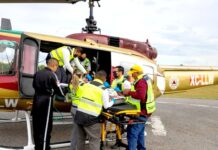 Trasladan en aeronave médica a paciente a unidad de quemados del hospital general de Victoria