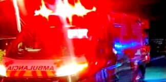 Unidad médica auxilia a persona lesionada tras ser atropellada