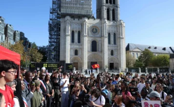 Francia estima que hasta 500 liceos suspenderán clases por seguridad en medio de protestas estudiantiles
